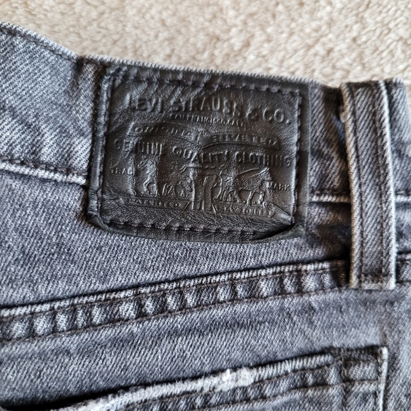 Levi's Wedgie Straight Black Embers faded black cropped raw hem jeans size 26 - Picture 4 of 15